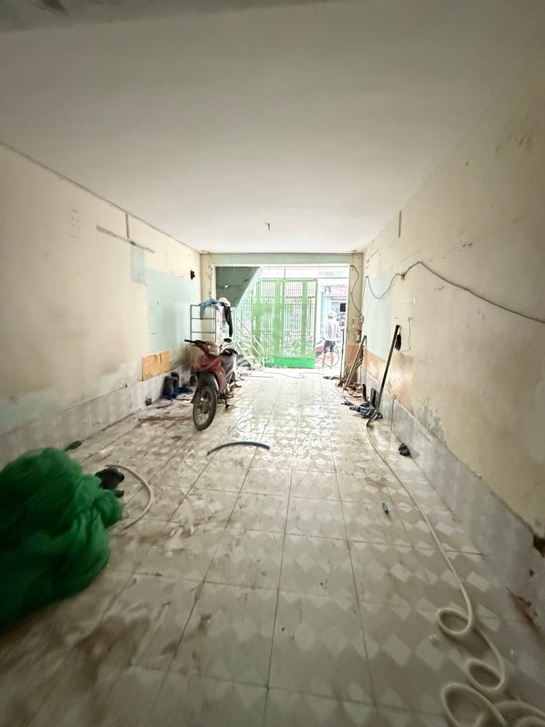 Bán nhà 60m2 - HXH CMT8 gần Mặt tiền xây mới 6 tầng thang máy 
