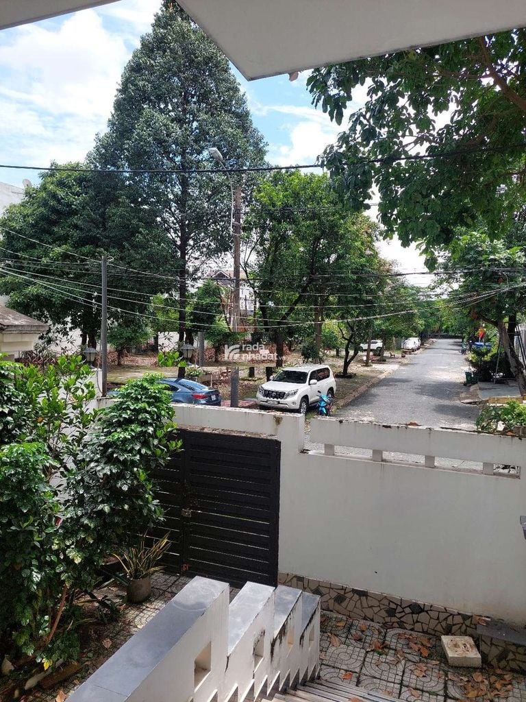 Cho thuê nhà nguyên căn MTNB đường số 10 - liền kè Gigamall Phạm Văn ĐỒng 6m x20m hầm 3 lầu