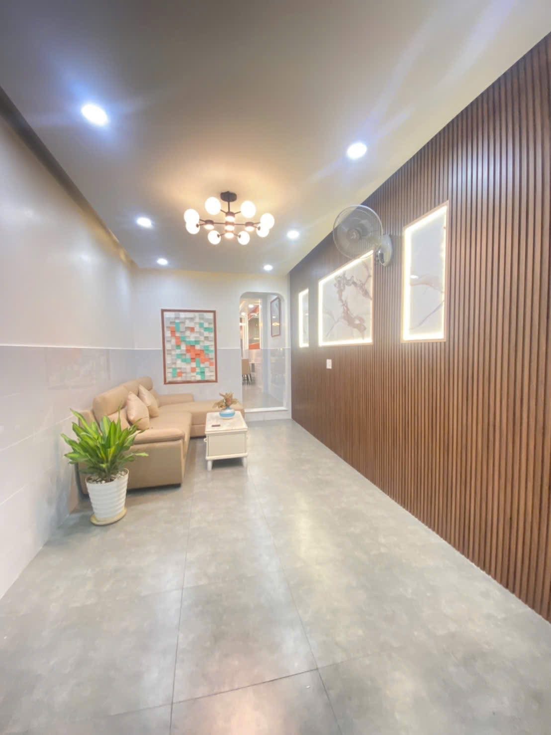 BÁN GẤP!!! Nhà Đào Duy Từ Q10 giá 4TỶ5, HXH, SHR, LH ngay