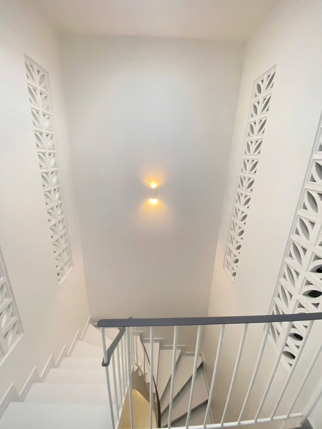 BÁN GẤP!!! Nhà Đào Duy Từ Q10 giá 4TỶ5, HXH, SHR, LH ngay