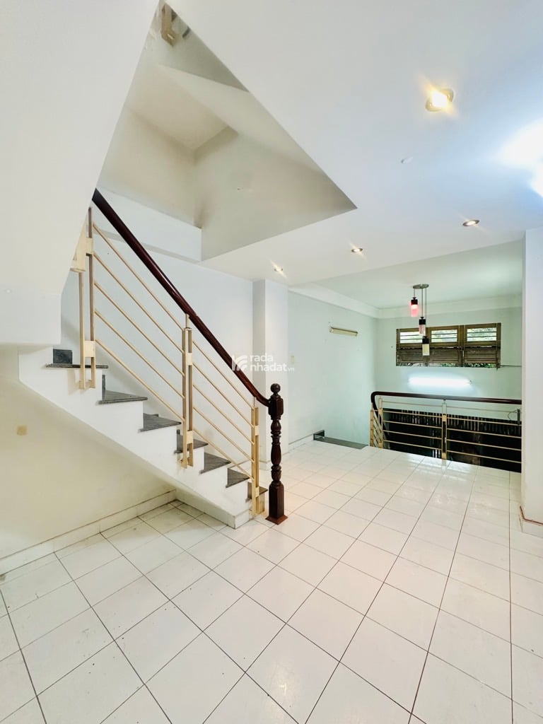 NHÀ VIP NGAY CHỢ PHẠM VĂN HAI, TÂN BÌNH, 40M2 CÓ KC TIỆN CẢI TẠO MỚI. GIẢM 750TR CHỈ CÒN 6.5T TL 