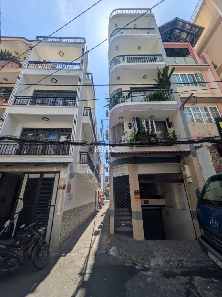  Kết cấu gồm Hầm, lửng, 3 lầu, sân thượng, gồm 10 Phòng làm căn hộ khép kín full nội thất,