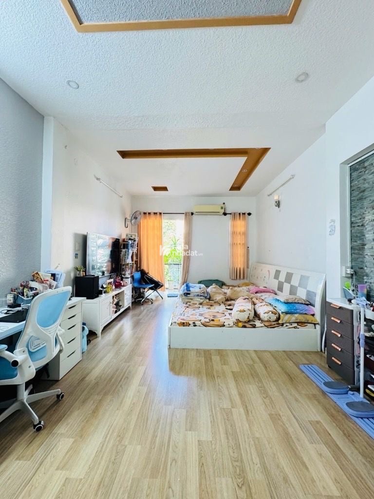  Kết cấu gồm Hầm, lửng, 3 lầu, sân thượng, gồm 10 Phòng làm căn hộ khép kín full nội thất,