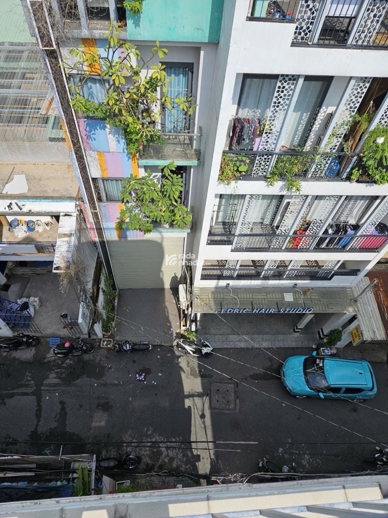  Kết cấu gồm Hầm, lửng, 3 lầu, sân thượng, gồm 10 Phòng làm căn hộ khép kín full nội thất,