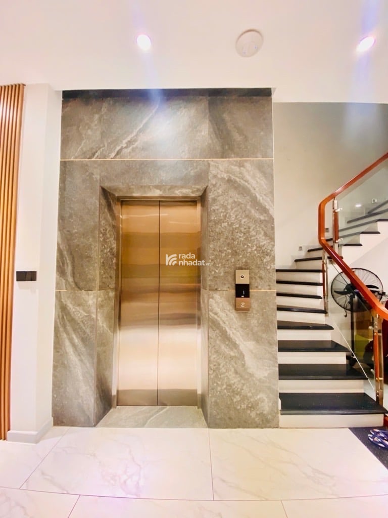 NGANG 5M_  NHÀ CÓ THANG MÁY- XE HƠI NGỦ TRONG NHÀ Diện tích : 5m x 16.8m- 1 trệt , 2 lầu