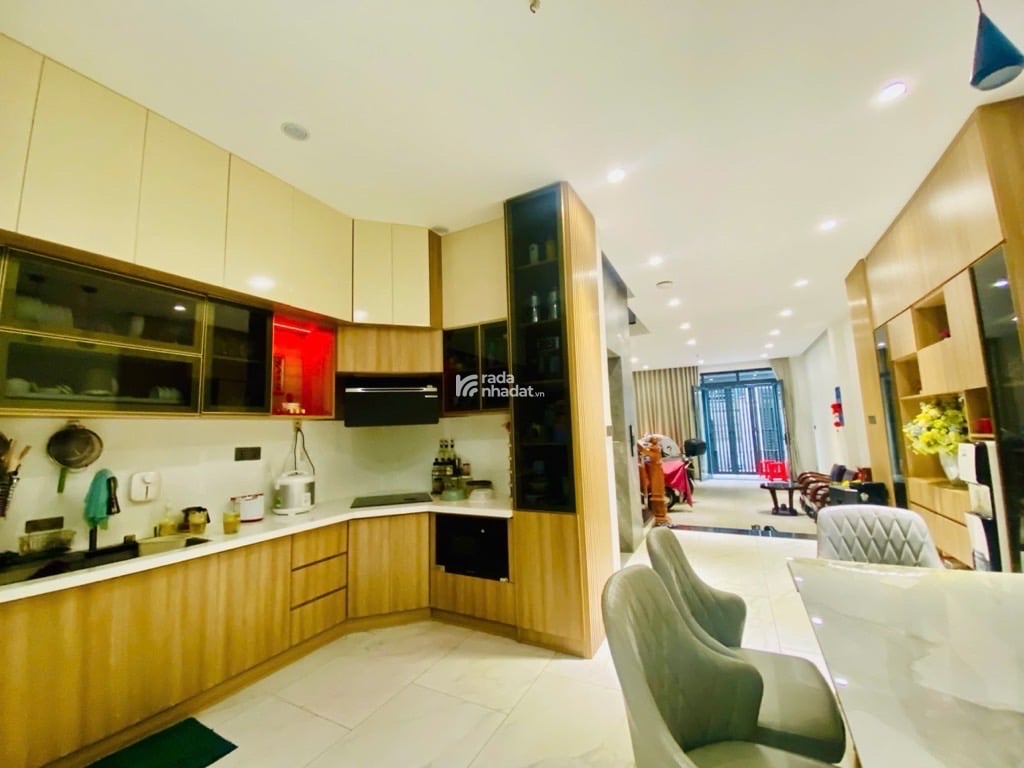 NGANG 5M_  NHÀ CÓ THANG MÁY- XE HƠI NGỦ TRONG NHÀ Diện tích : 5m x 16.8m- 1 trệt , 2 lầu