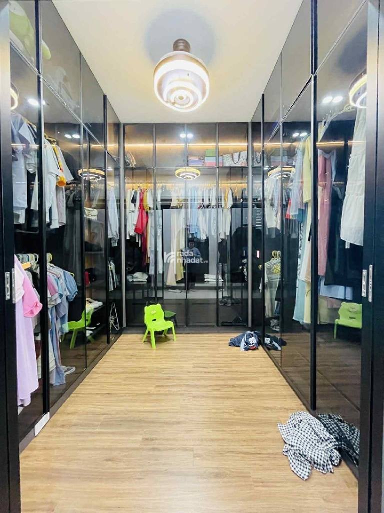 Mặt Tiền Lê Văn Phan, 1trệt 4lầu, 4 phòng ngủ, khu vực chợ vãi của Tân Phú