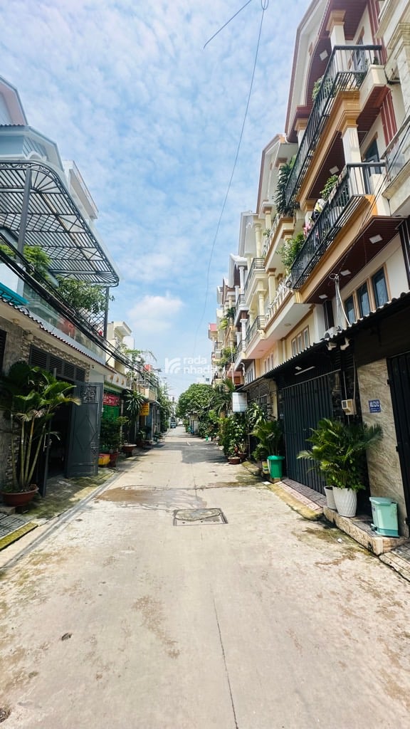 BÁN NHÀ TCH10 TRUNG MỸ TÂY - QUẬN 12 - DIỆN TÍCH 63m - NHÀ 4 TẦNG BTCT - OTO VÀO NHÀ - CHỈ 6.5 TỶ.