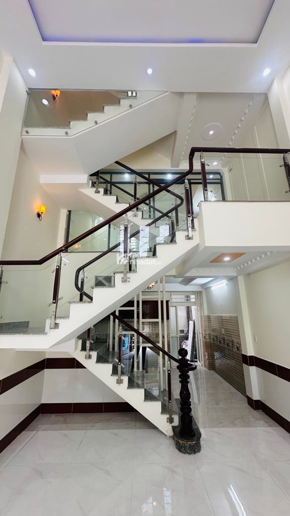 BÁN NHÀ TCH10 TRUNG MỸ TÂY - QUẬN 12 - DIỆN TÍCH 63m - NHÀ 4 TẦNG BTCT - OTO VÀO NHÀ - CHỈ 6.5 TỶ.