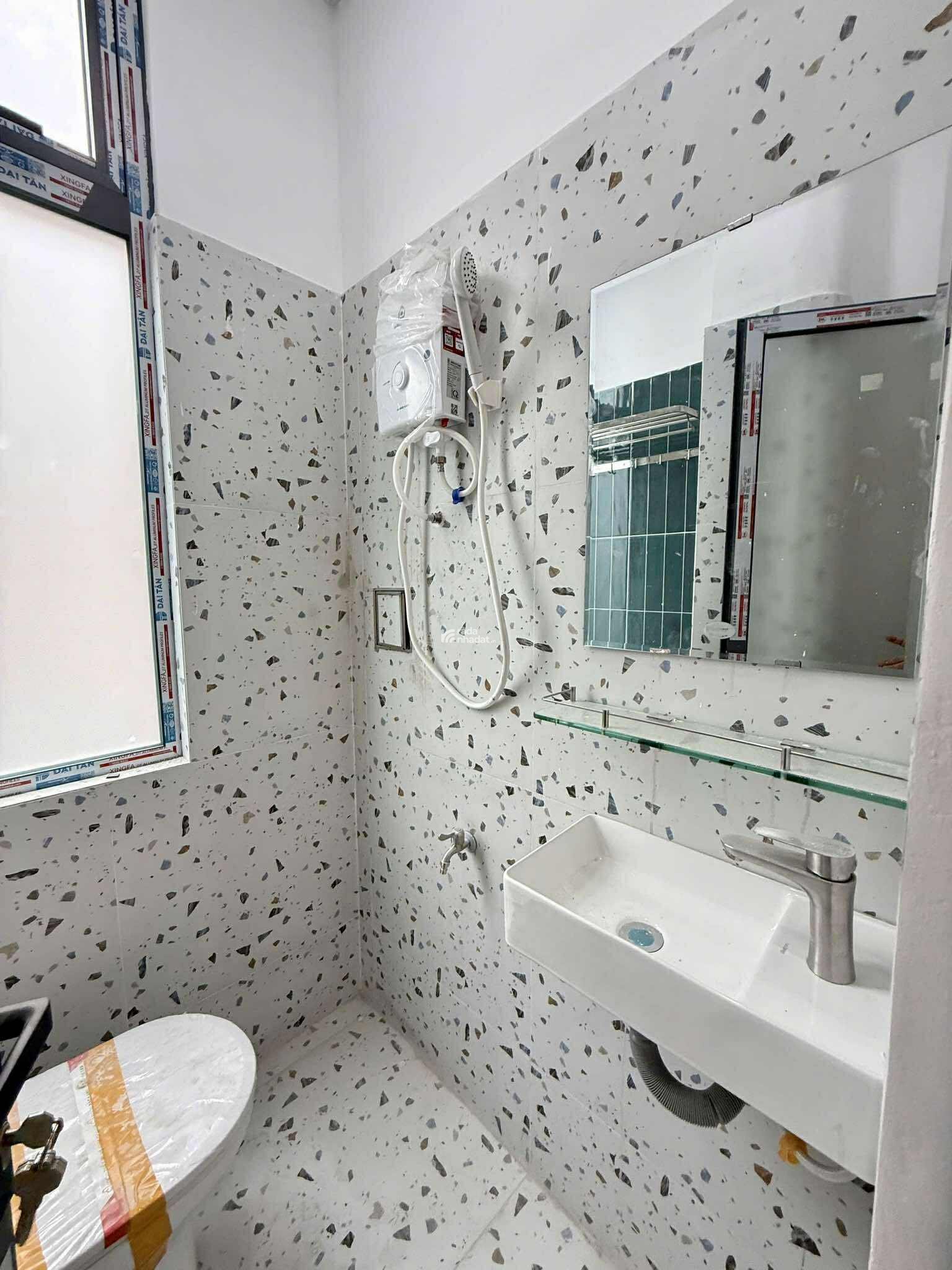 TOÀ CHDV 2MT 89m2 (5.716.8) 15 PHÒNG - DOANH THU 90TR/THÁNG - 18.8 TỶ