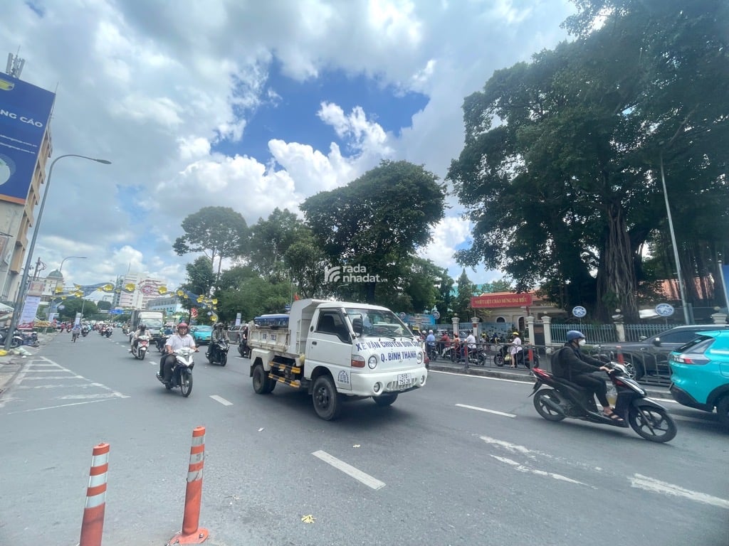 HẺM XE HƠI - GIÁP QUẬN 1 - HẺM BÀN CỜ CHẠY XE HƠI VÒNG QUANH THÔNG VẠN KIẾP - GIÁ TỐT 