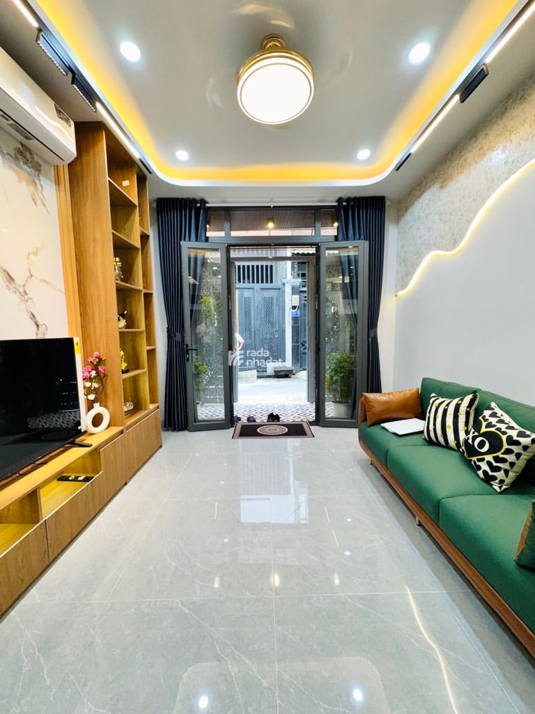 SÁT SÂN BAY, HẺM XE HƠI HOÀNG VĂN THỤ, PHÚ NHUẬN, 37M2 CÓ KC Ở NGAY. GIẢM 350TR CHỈ CÒN 8.85T