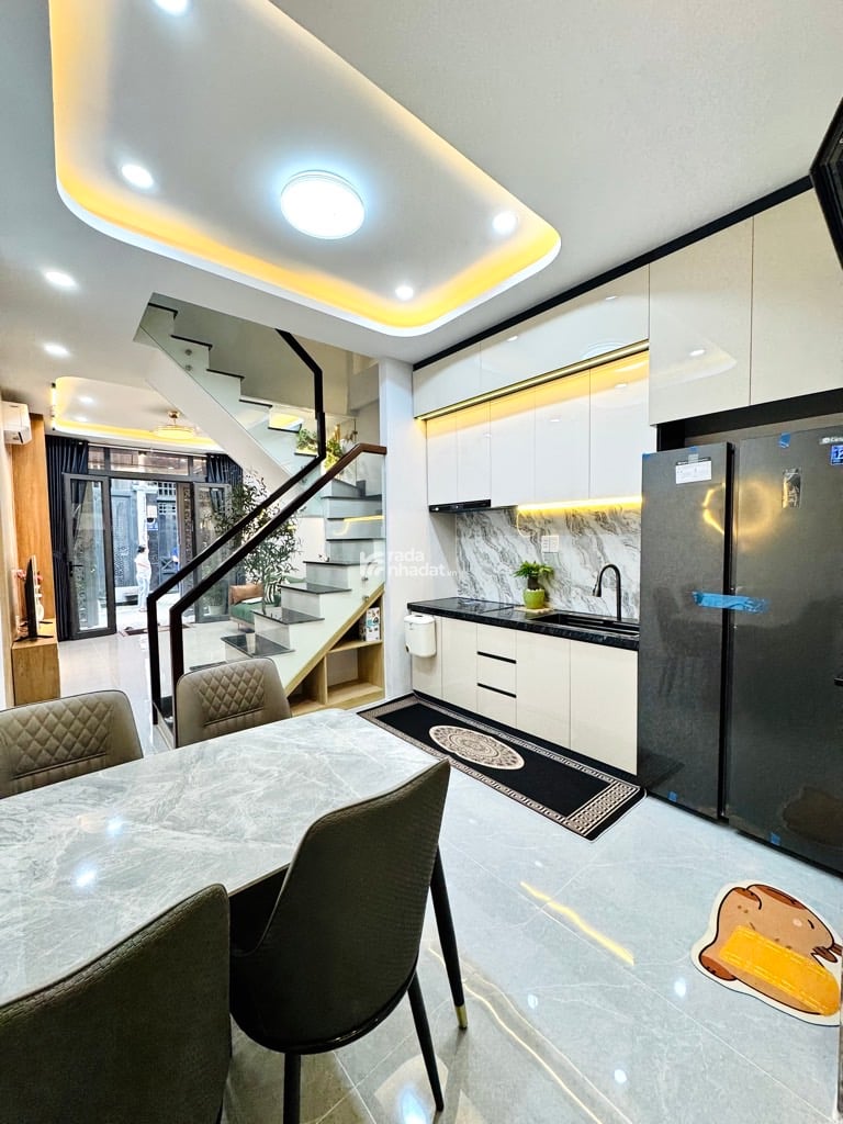 SÁT SÂN BAY, HẺM XE HƠI HOÀNG VĂN THỤ, PHÚ NHUẬN, 37M2 CÓ KC Ở NGAY. GIẢM 350TR CHỈ CÒN 8.85T