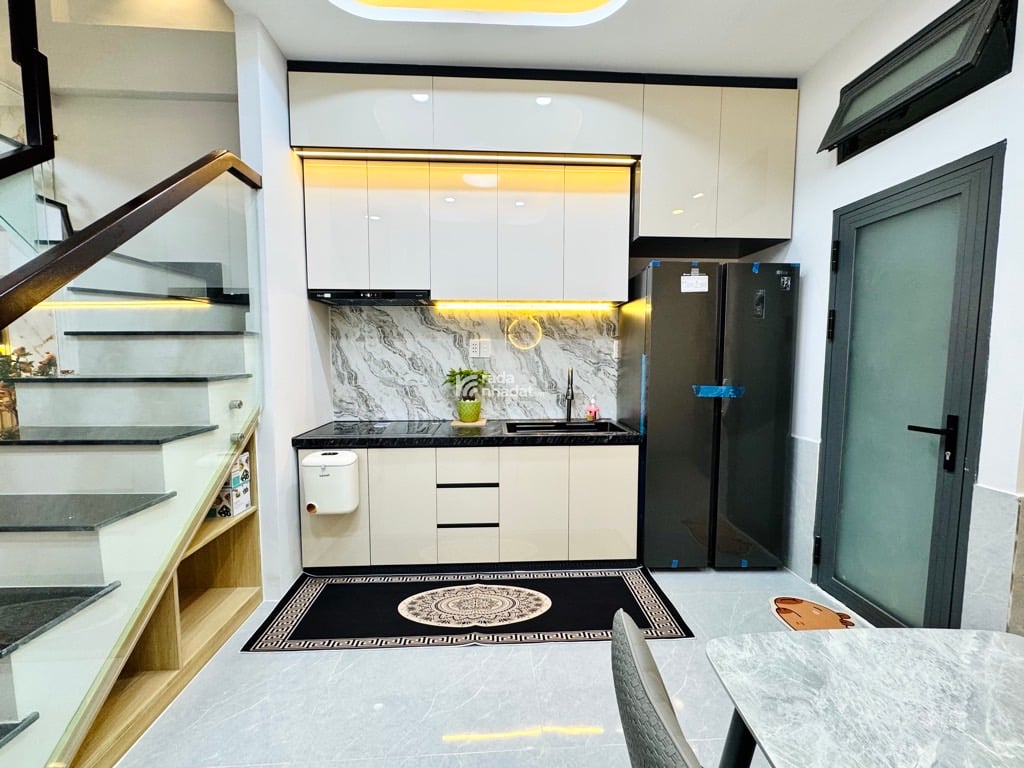 SÁT SÂN BAY, HẺM XE HƠI HOÀNG VĂN THỤ, PHÚ NHUẬN, 37M2 CÓ KC Ở NGAY. GIẢM 350TR CHỈ CÒN 8.85T