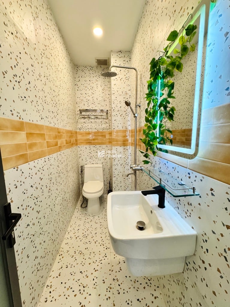 SÁT SÂN BAY, HẺM XE HƠI HOÀNG VĂN THỤ, PHÚ NHUẬN, 37M2 CÓ KC Ở NGAY. GIẢM 350TR CHỈ CÒN 8.85T