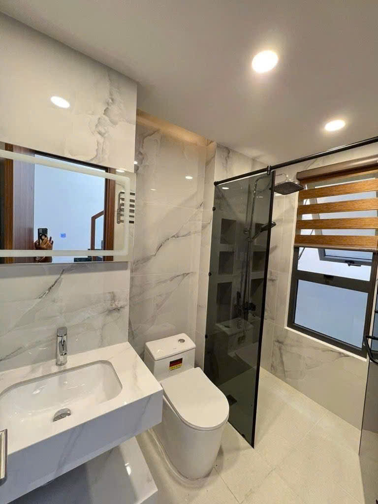 BÁN NHÀ 3 TẦNG GẦN BV VIỆT THẮNG NGANG 5M- 92m2 -GIÁ 6,5 TỶ TL