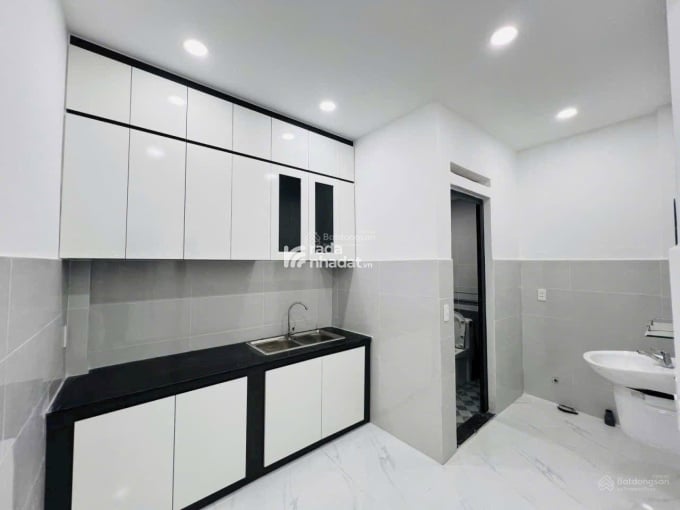 SOS! BÁN NHÀ ĐOÀN VĂN BƠ, PHƯỜNG 16, QUẬN 4, GIÁ TỐT CHỈ 3 tỷ550 TL SỔ RIÊNG HXH