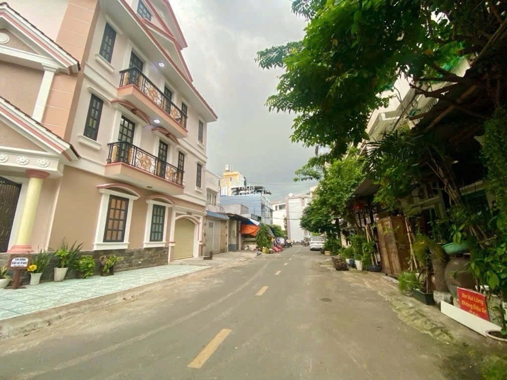 Biệt Thự - Góc 2 Mặt tiền - Hoàng Xuân Nhị Phú Trung Tân Phú DT: 8x12m - 15 tỷ 5