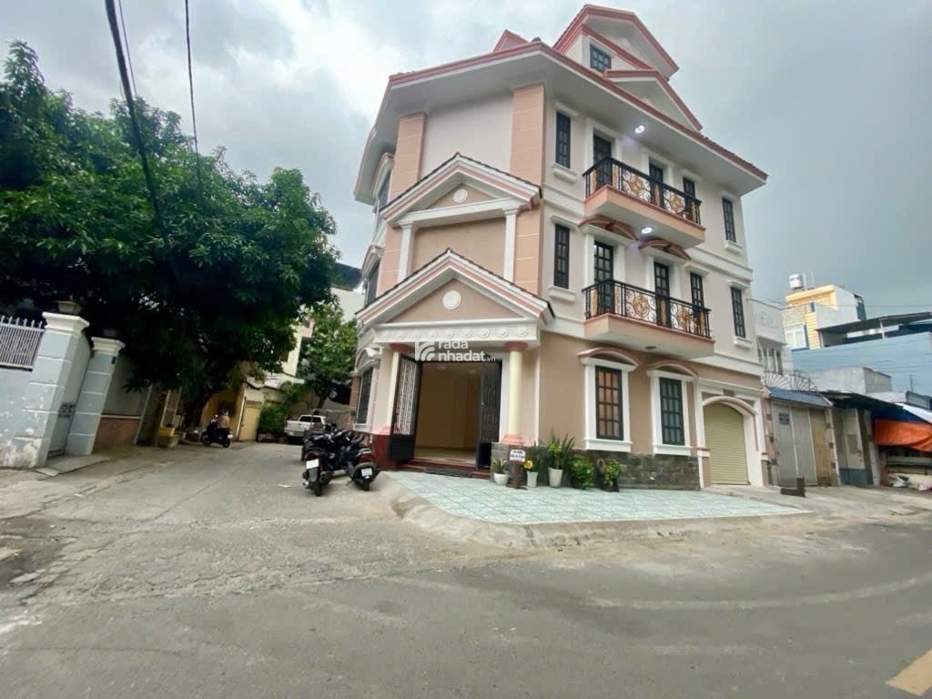 Biệt Thự - Góc 2 Mặt tiền - Hoàng Xuân Nhị Phú Trung Tân Phú DT: 8x12m - 15 tỷ 5