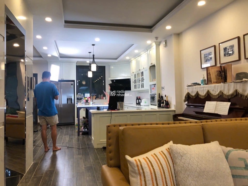 Bán nhà mặt tiền Tân Phong Q7 - 126m2 - 5 tầng sổ đẹp , có hầm gara , thang máy