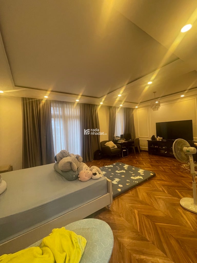 Bán nhà mặt tiền Tân Phong Q7 - 126m2 - 5 tầng sổ đẹp , có hầm gara , thang máy