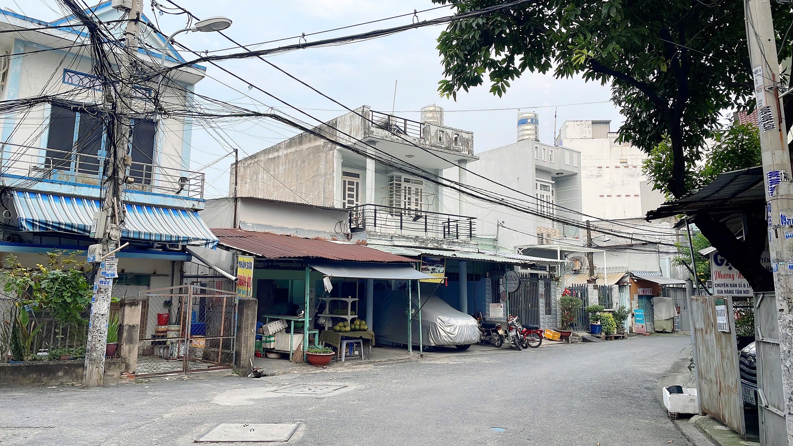  NHÀ 4 TẦNG 2 GÓC MẶT TIỀN KINH DOANH -TRUNG MỸ TÂY 19 – XE TẢI THÔNG, CHO THUÊ 100TR/NĂM,