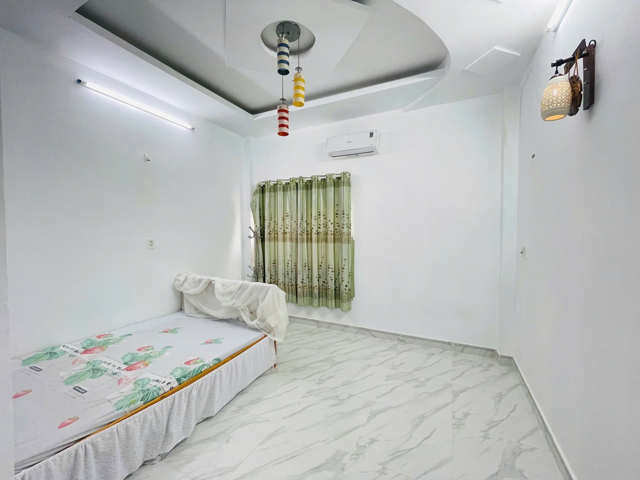  NHÀ 4 TẦNG 2 GÓC MẶT TIỀN KINH DOANH -TRUNG MỸ TÂY 19 – XE TẢI THÔNG, CHO THUÊ 100TR/NĂM,