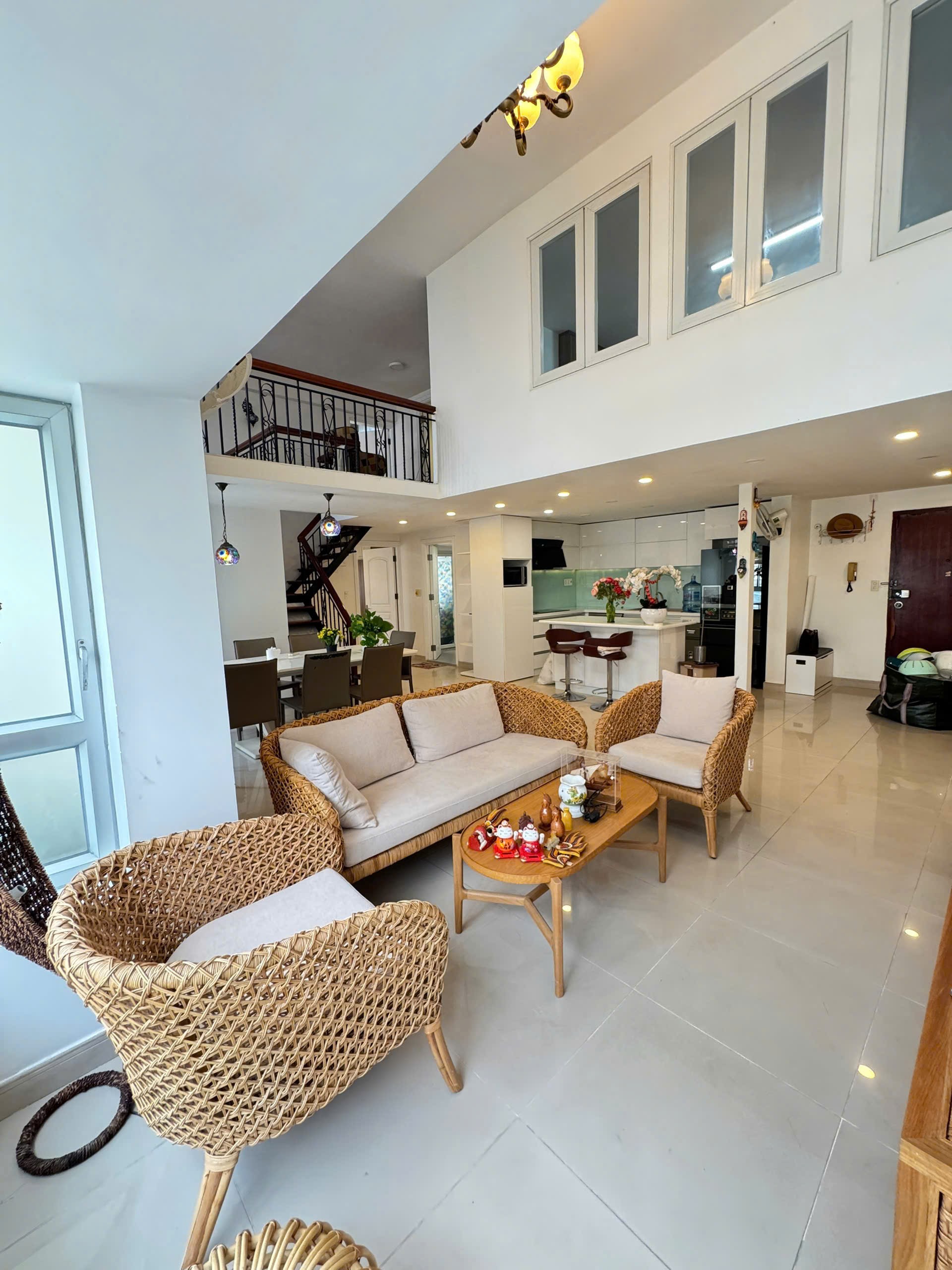 Bán căn hộ Duplex sky garden 1, PMH, Q7, dt 150m2. tk 3PN , giá chỉ 8,1tỷ 