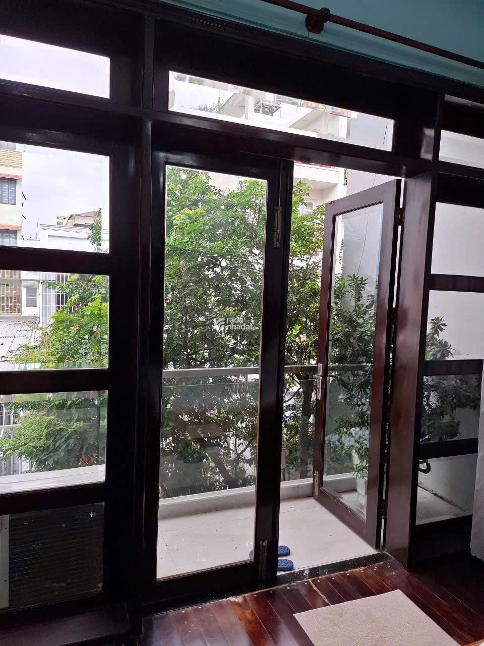 Bán gấp nhà biệt thự Đường Văn Chung, Tân Bình, giảm sốc giá chỉ còn 23ty900, DT : 7,2m x 21m. 