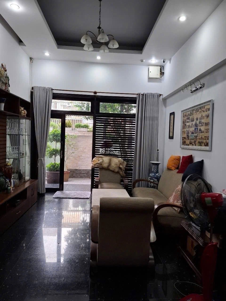 Bán gấp nhà biệt thự Đường Văn Chung, Tân Bình, giảm sốc giá chỉ còn 23ty900, DT : 7,2m x 21m. 