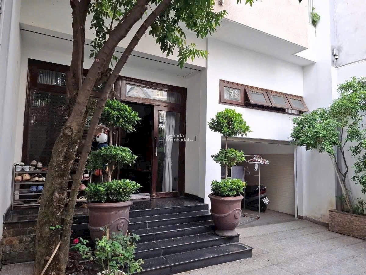 Bán gấp nhà biệt thự Đường Văn Chung, Tân Bình, giảm sốc giá chỉ còn 23ty900, DT : 7,2m x 21m. 