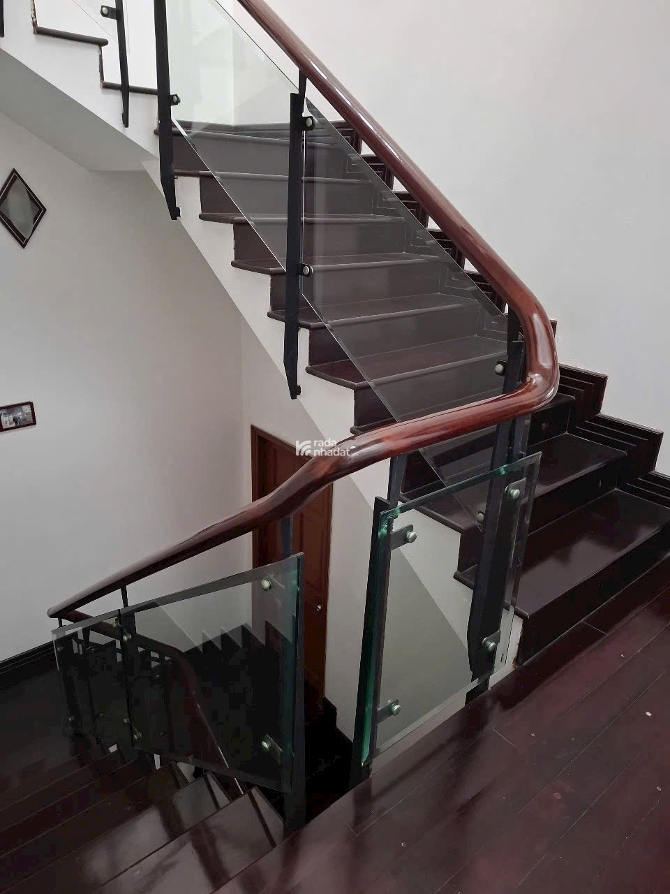 Bán gấp nhà biệt thự Đường Văn Chung, Tân Bình, giảm sốc giá chỉ còn 23ty900, DT : 7,2m x 21m. 