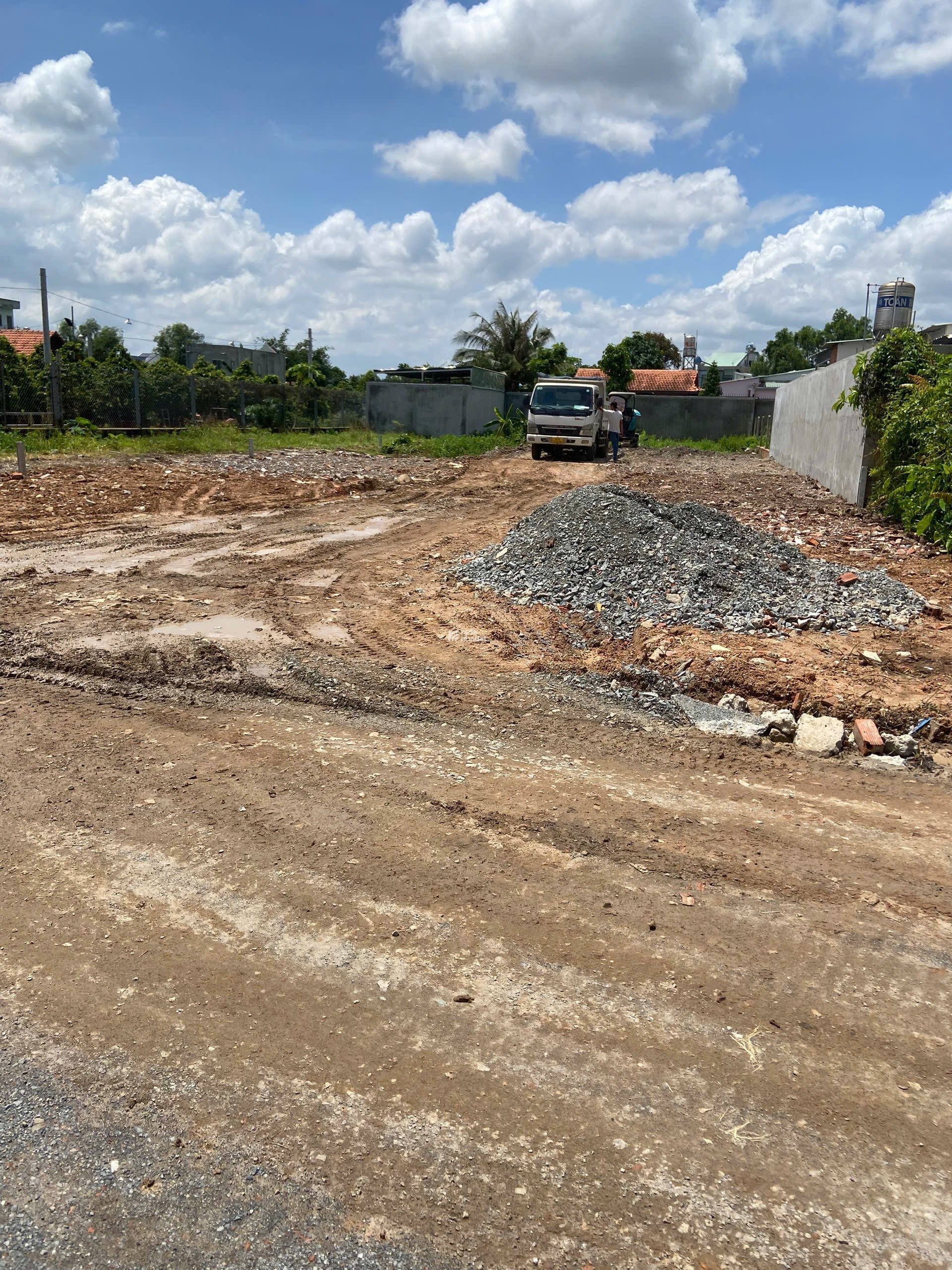 Chủ cần bán lô Hưng định,Thuận An,DB dt 664.5m2 , 76.1m2 thổ cư .Ai có nhu cầu lh:0933077723 (Long)