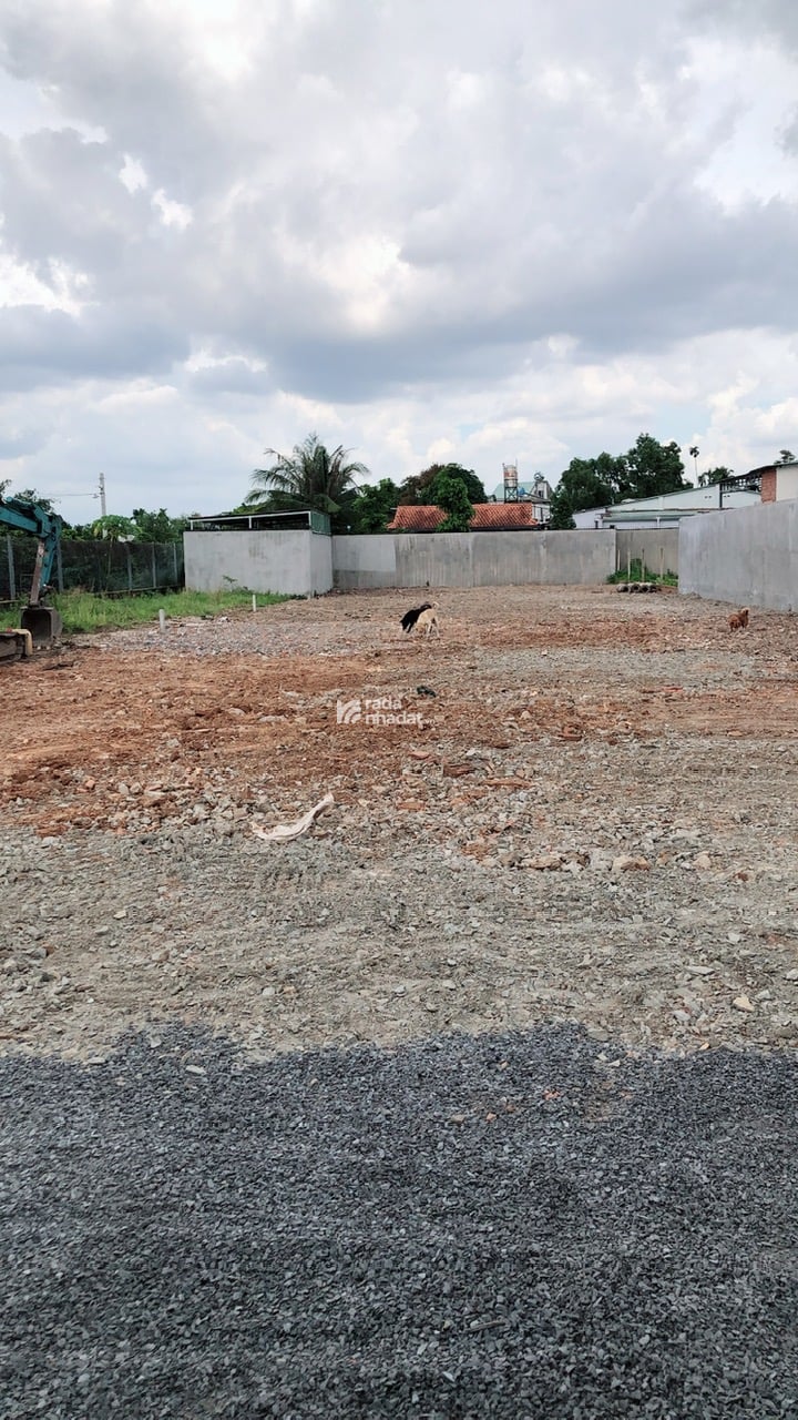 Chủ cần bán lô Hưng định,Thuận An,DB dt 664.5m2 , 76.1m2 thổ cư .Ai có nhu cầu lh:0933077723 (Long)