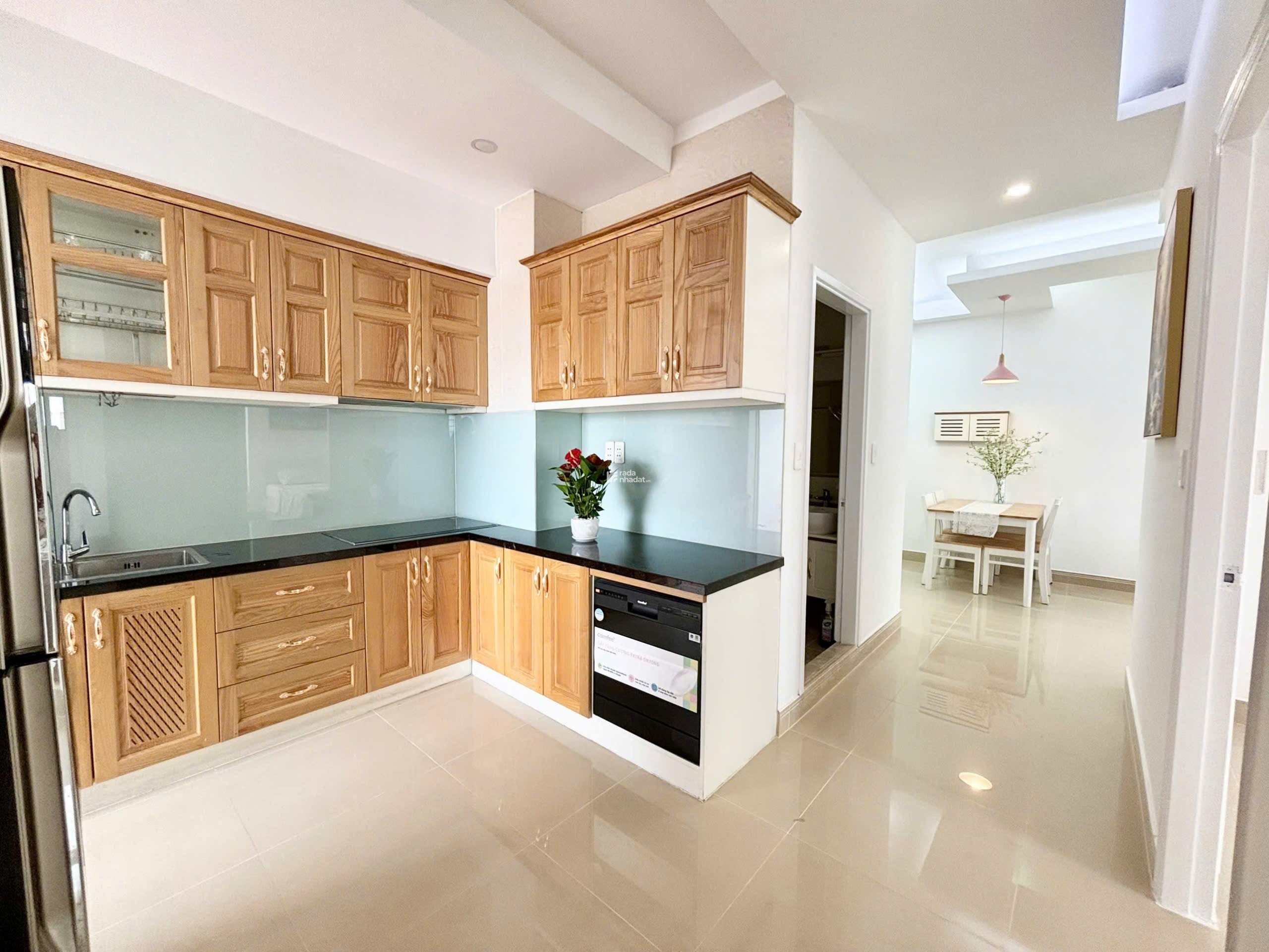 Bán nhanh căn hộ Sky garden 3, PMH, Q7, dt 72m2, tk 3PN nhà mới đẹp, giá chỉ 5,7 tỷ 