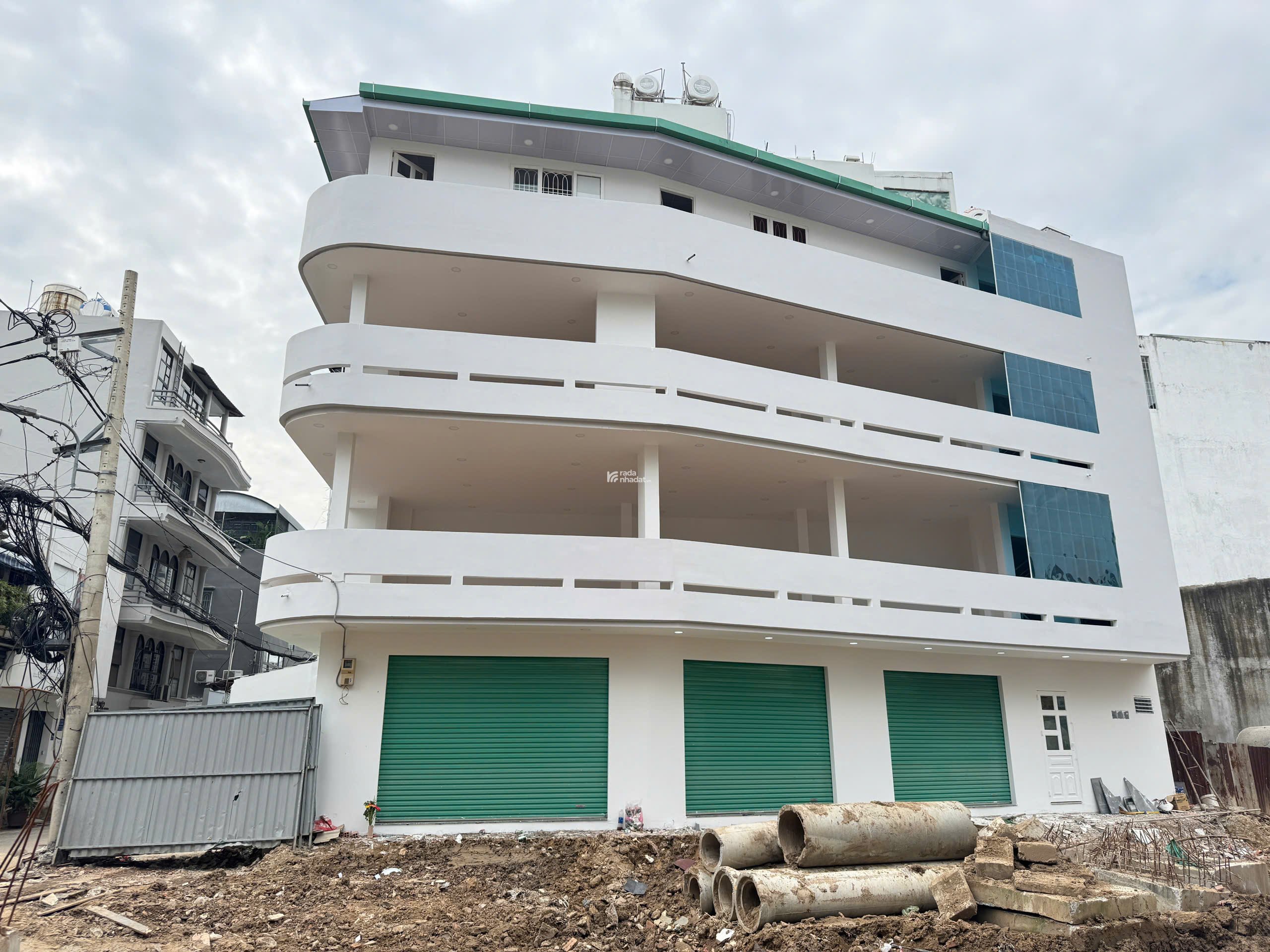 căn góc ngay ngã 5 thông thoáng