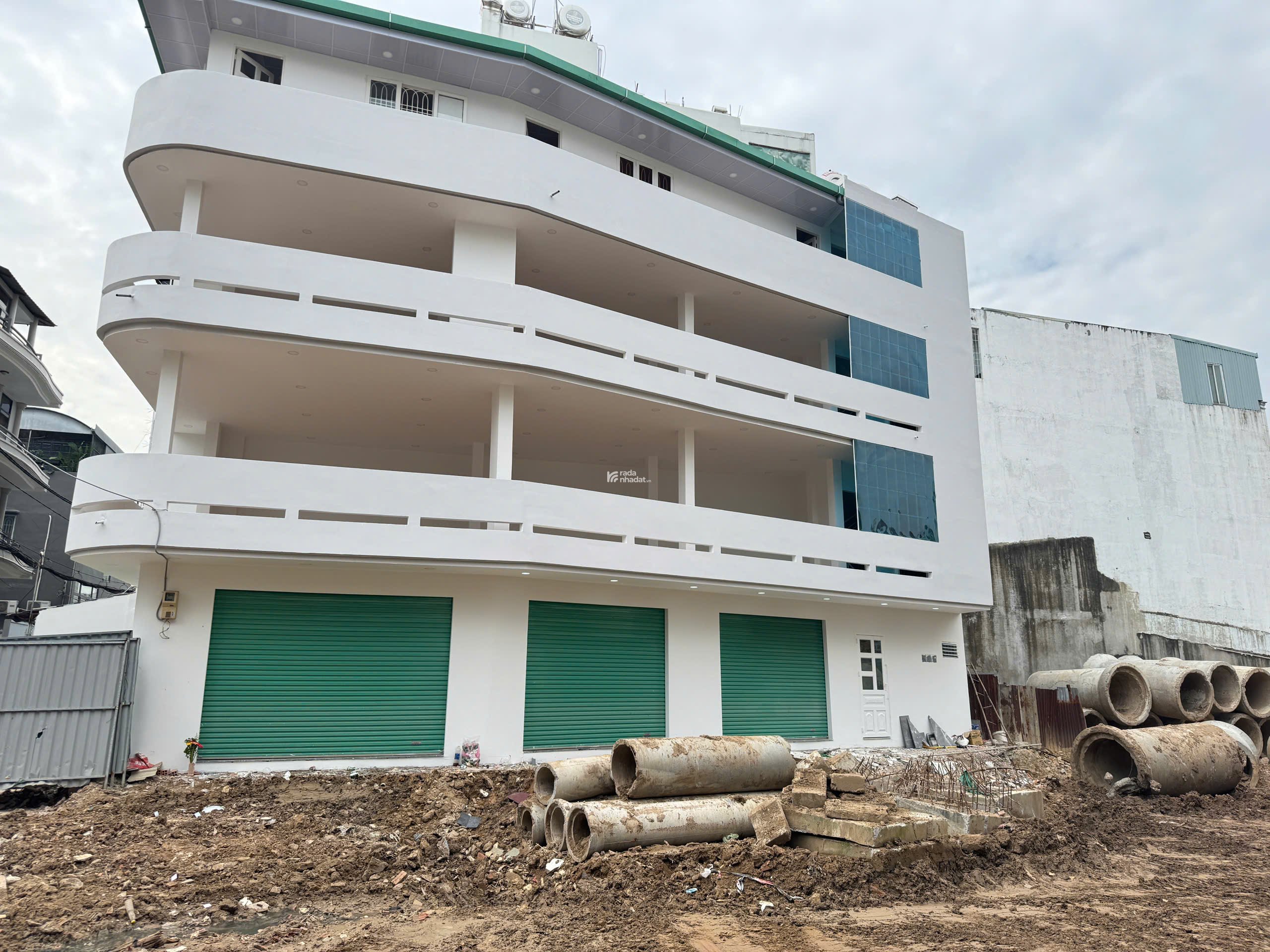 căn góc ngay ngã 5 thông thoáng