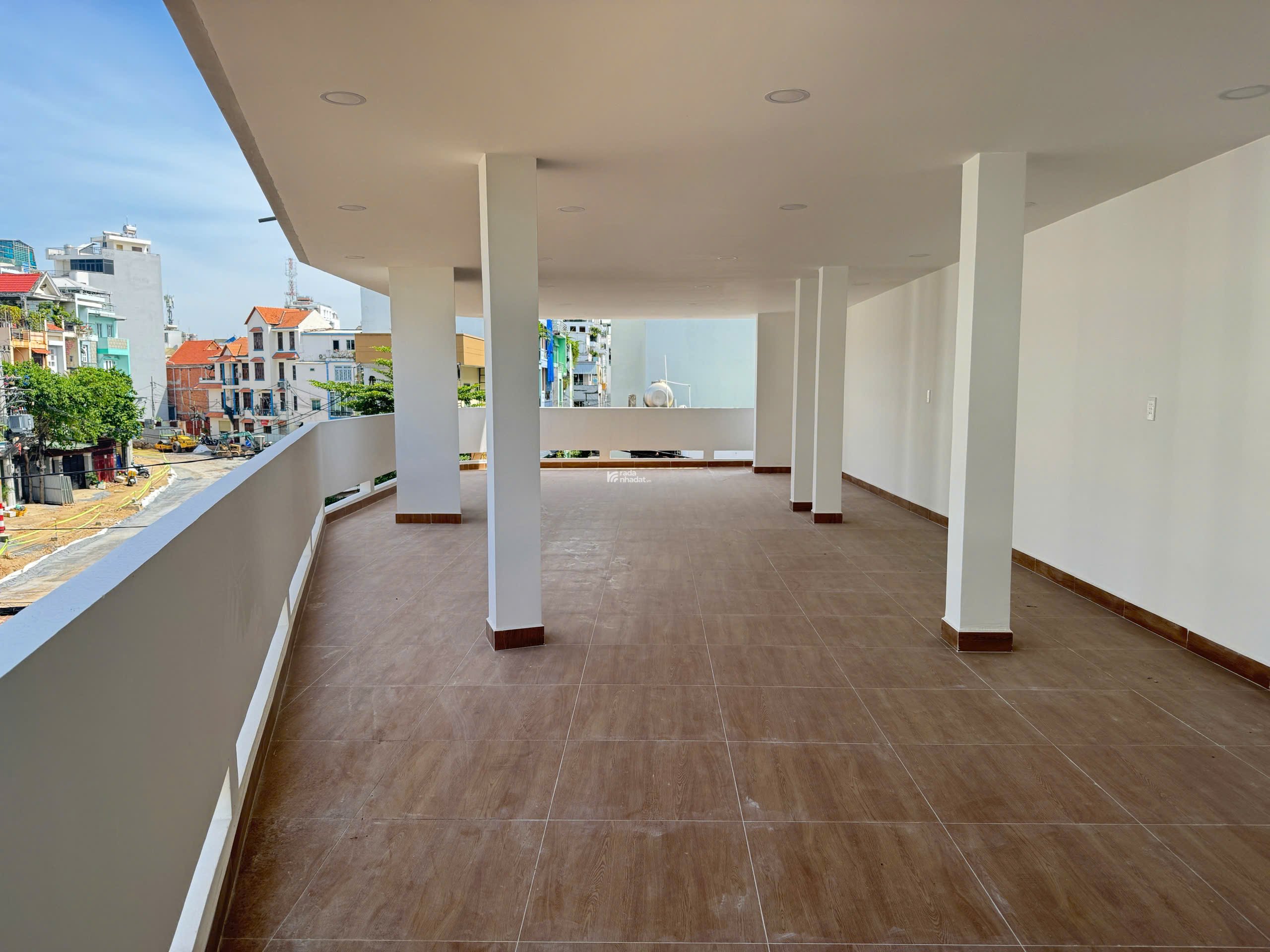 căn góc ngay ngã 5 thông thoáng