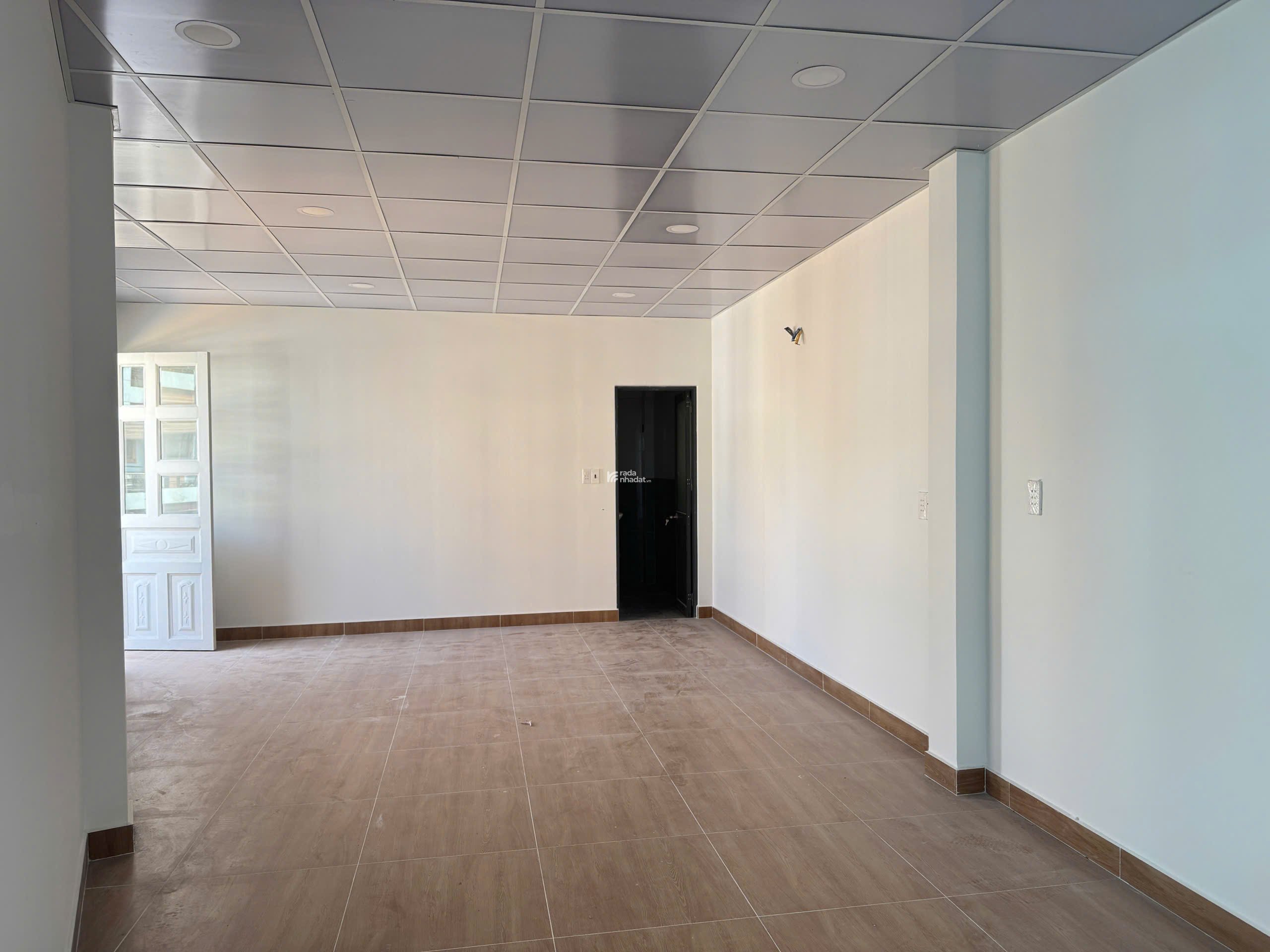 căn góc ngay ngã 5 thông thoáng