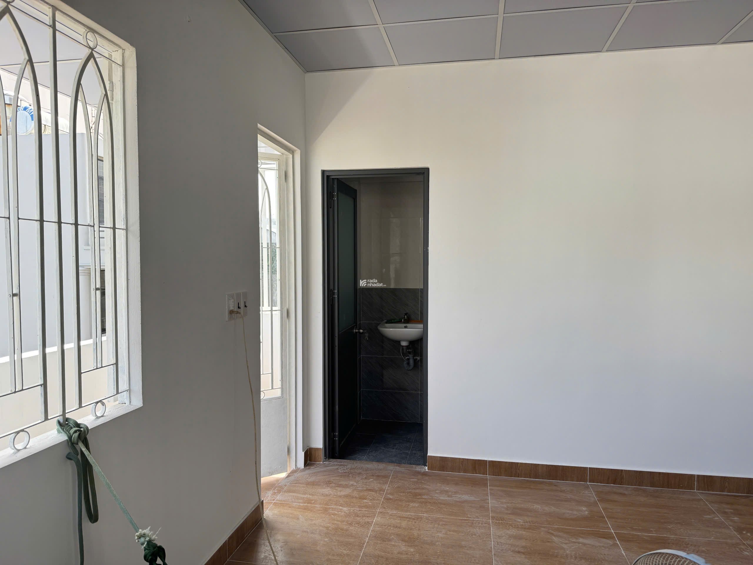 căn góc ngay ngã 5 thông thoáng