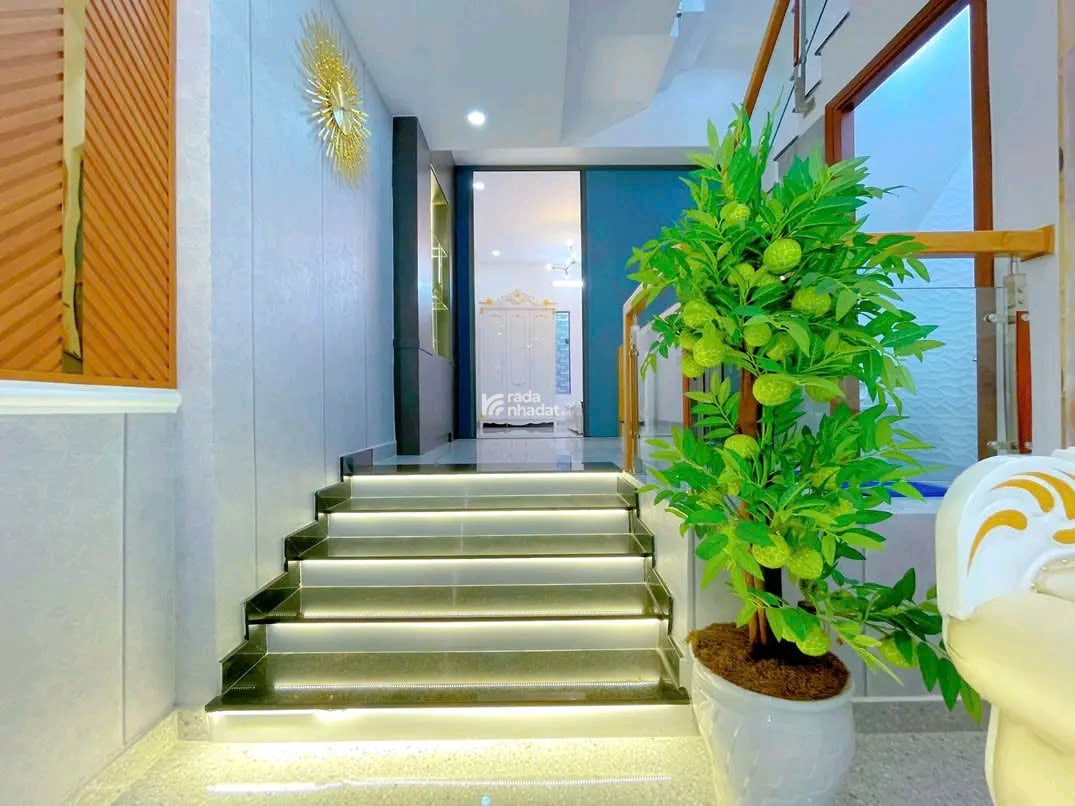 Nhà DT 41m2, giá 2tỷ090tr ở đường Yên Thế, phường 2, Tân Bình