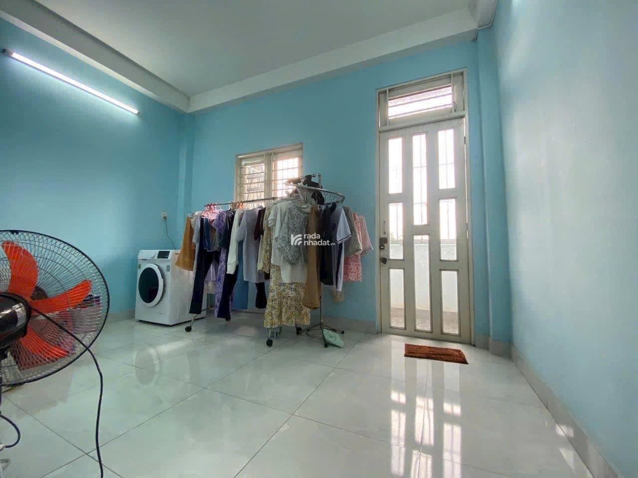 Nhà 3 lầu DT 70m2, giá 4 tỷ 250 Bạch Đằng, P2, Tân Bình cách sân bay 400m, hẻm xe tải 8m, sổ riêng