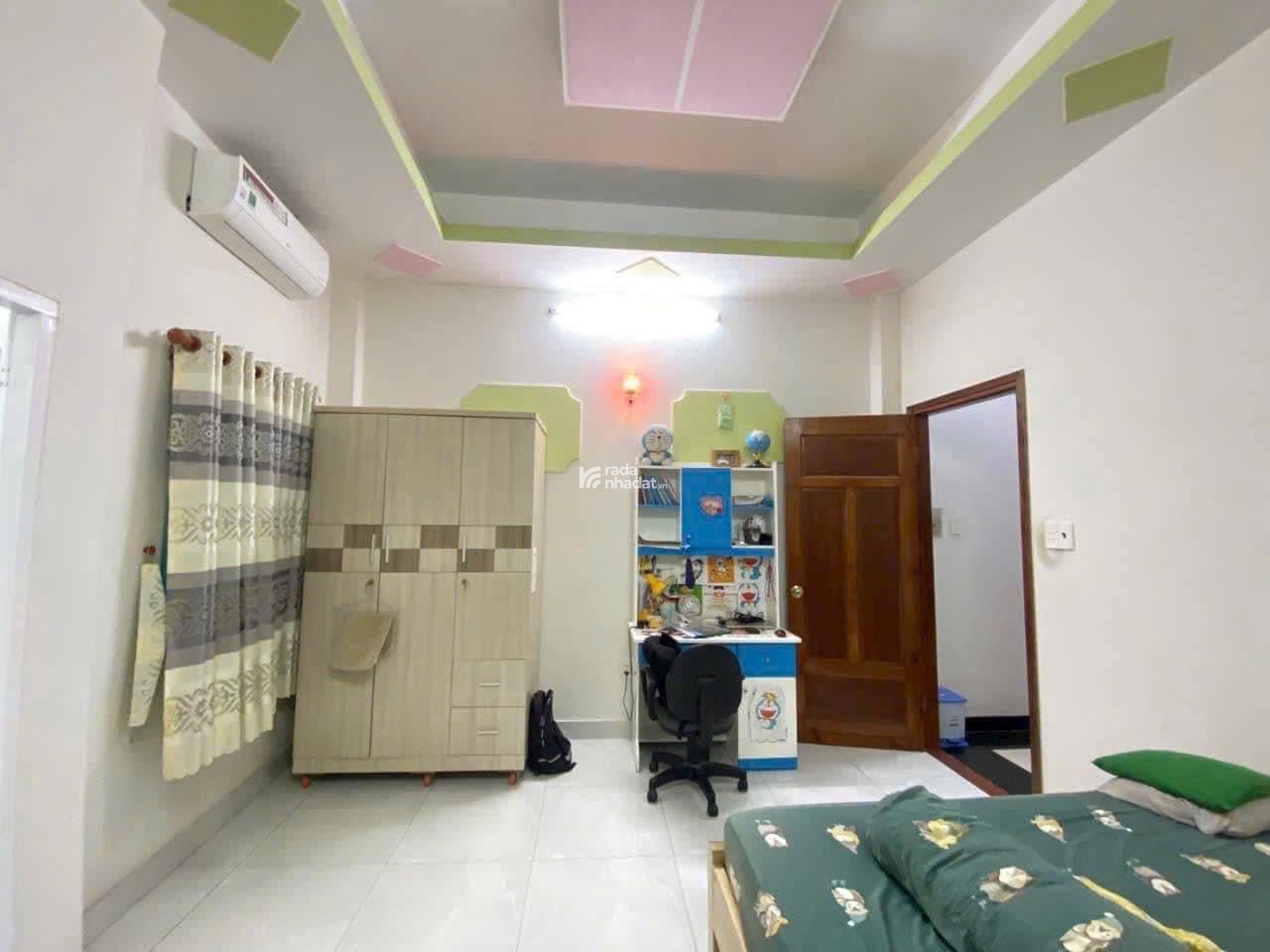 Nhà 3 lầu DT 70m2, giá 4 tỷ 250 Bạch Đằng, P2, Tân Bình cách sân bay 400m, hẻm xe tải 8m, sổ riêng