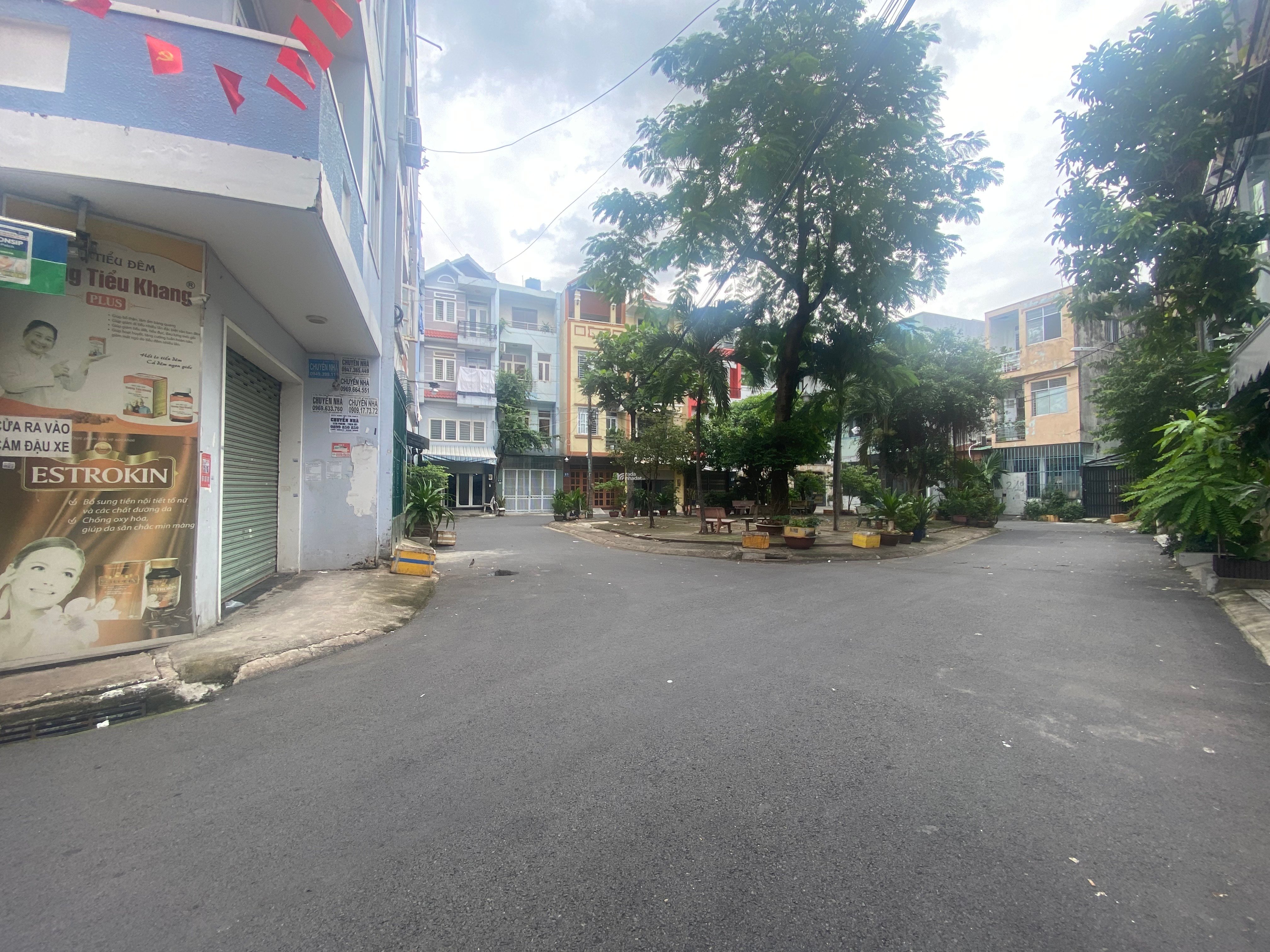 bán nhà cạnh sân bay oto ngủ nhà 55 m2 3 tầng nhỉnh 5 tỷ