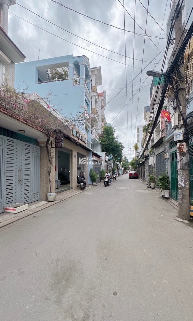 bán nhà cạnh sân bay oto ngủ nhà 55 m2 3 tầng nhỉnh 5 tỷ