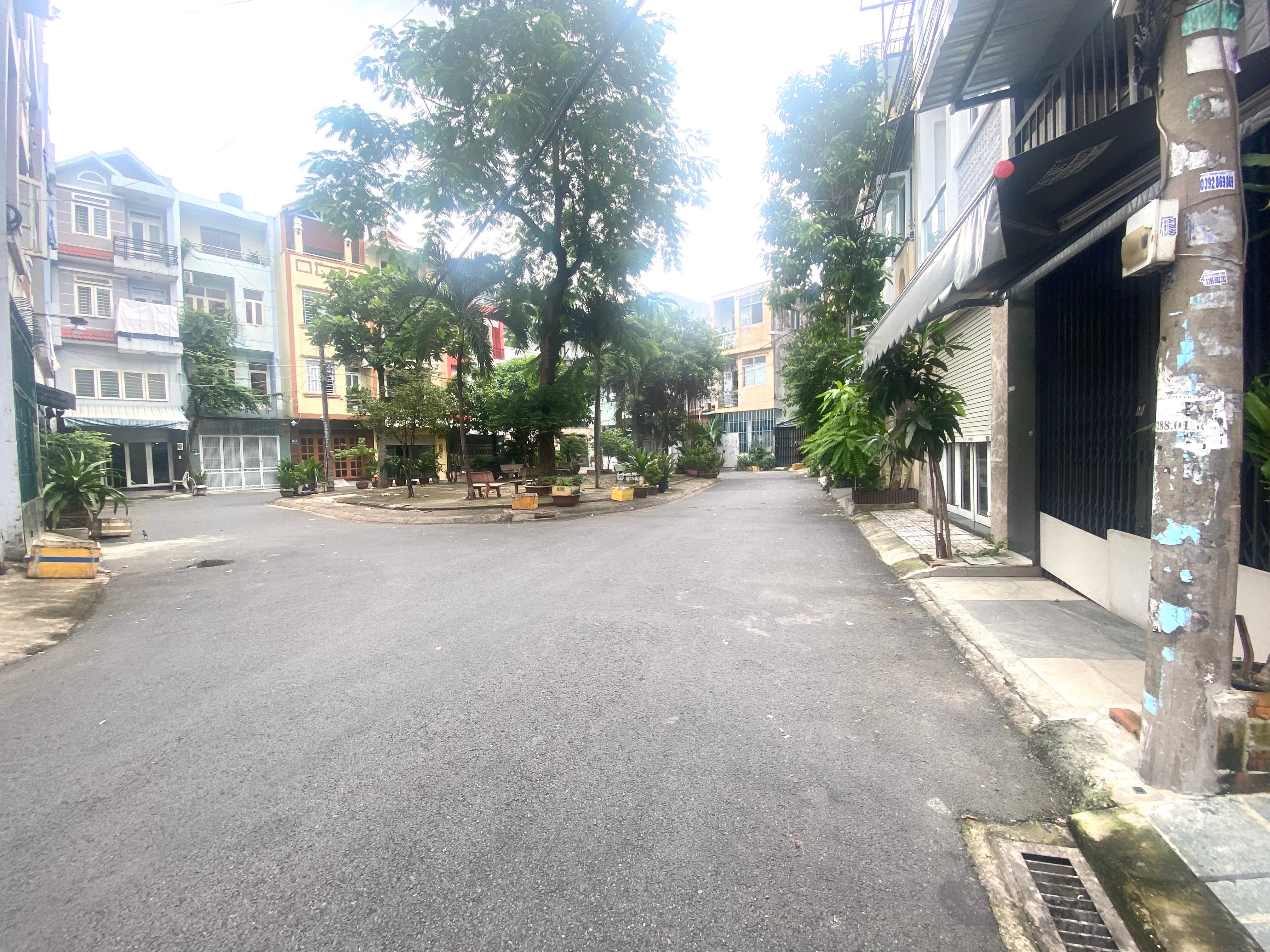 bán nhà cạnh sân bay oto ngủ nhà 55 m2 3 tầng nhỉnh 5 tỷ