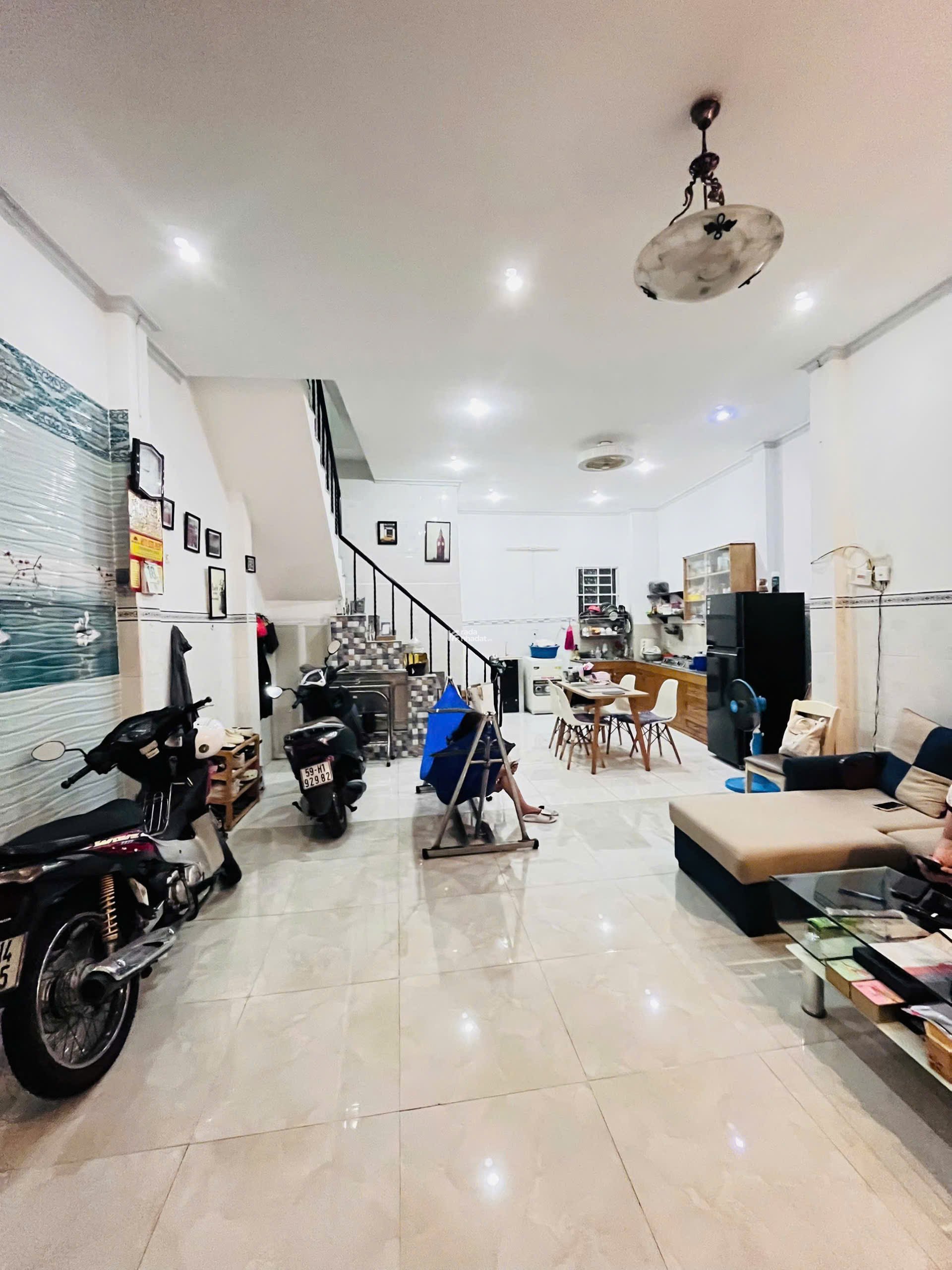 Nhà đẹp Phạm Thế Hiển , ngang nở hậu 6m ,2 tầng BTCT ,DTSD 108.8m2 ,SHR hoàn công đủ.
