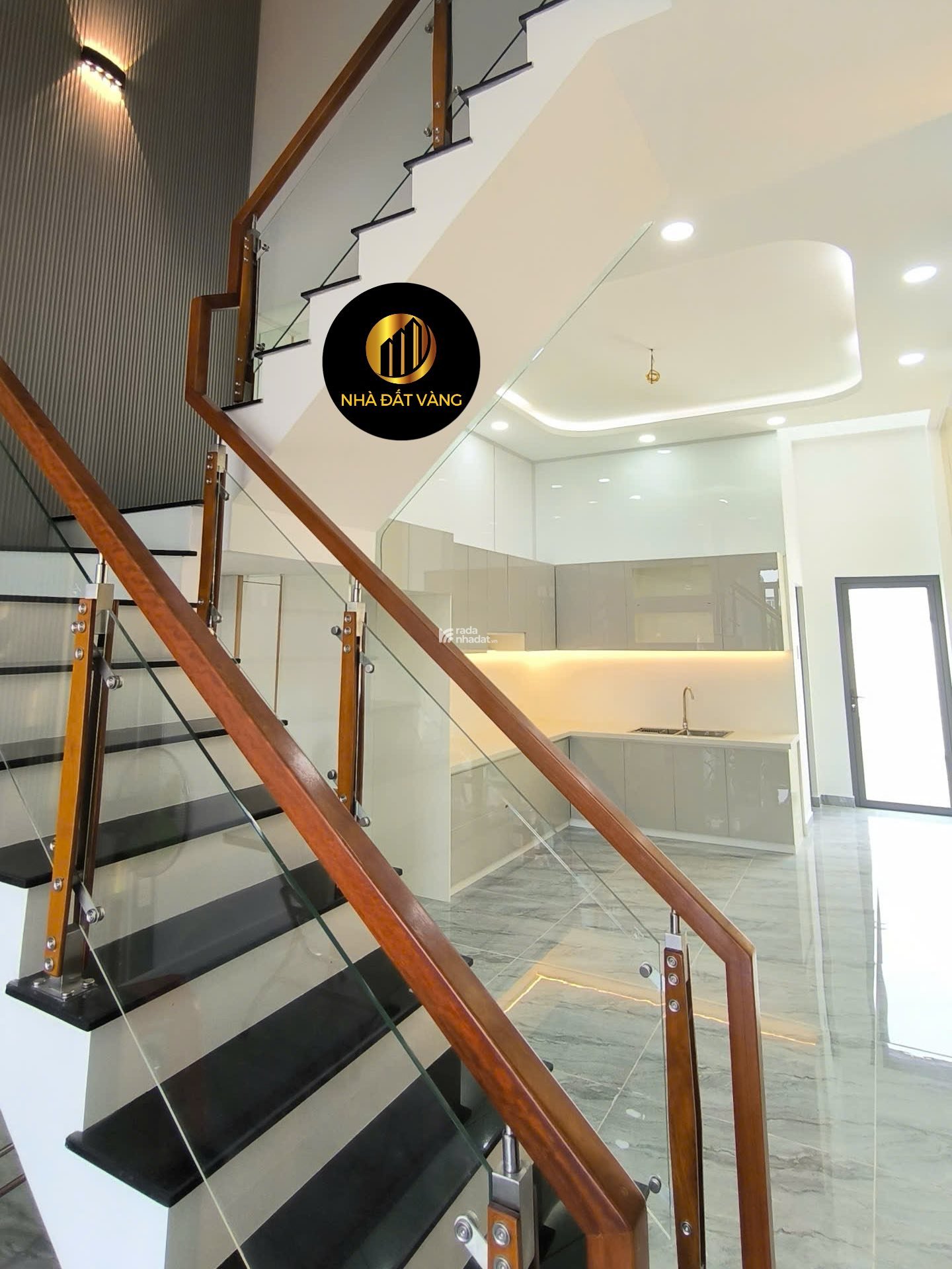 BÁN NHÀ PHỐ HỒ VĂN CỐNG THỦ DẦU MỘT, BÌNH DƯƠNG AN NINH ,CÓ SÂN ĐẬU Ô TÔ