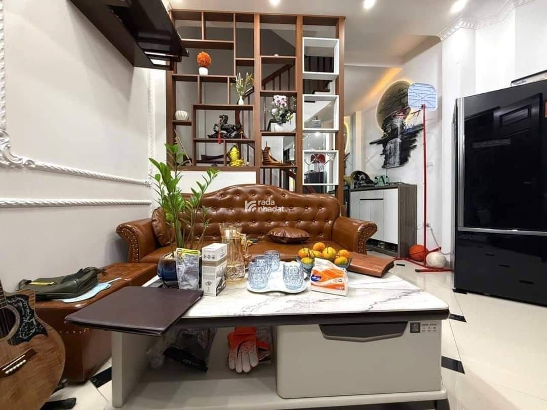 Bác gửi bán căn hộ 2 ngủ nhà đẹp, sổ đỏ cất két, tặng kèm nội thất, giá chỉ hơn 3 tỷ
