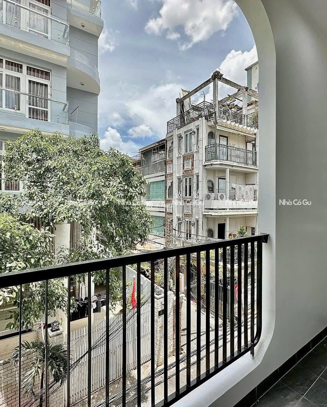 Căn Hộ Ban Công Quận 3 Gần Đại Học Kinh Tế UEH, Nhà Thờ Ba Chuông